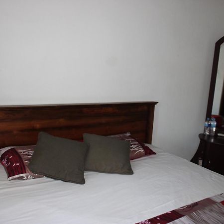 Olideb Gedara Hotell Negombo Exteriör bild