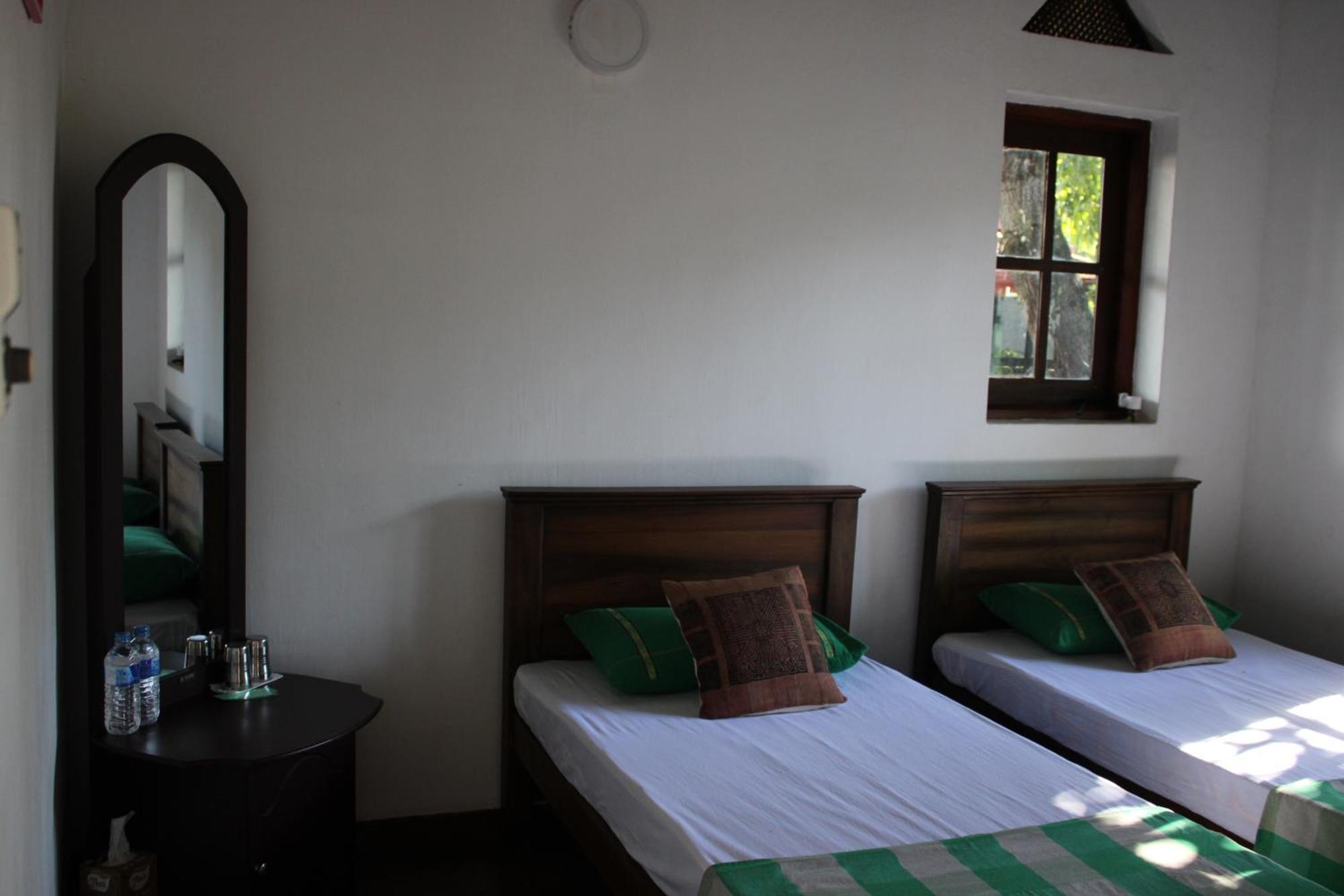 Olideb Gedara Hotell Negombo Exteriör bild
