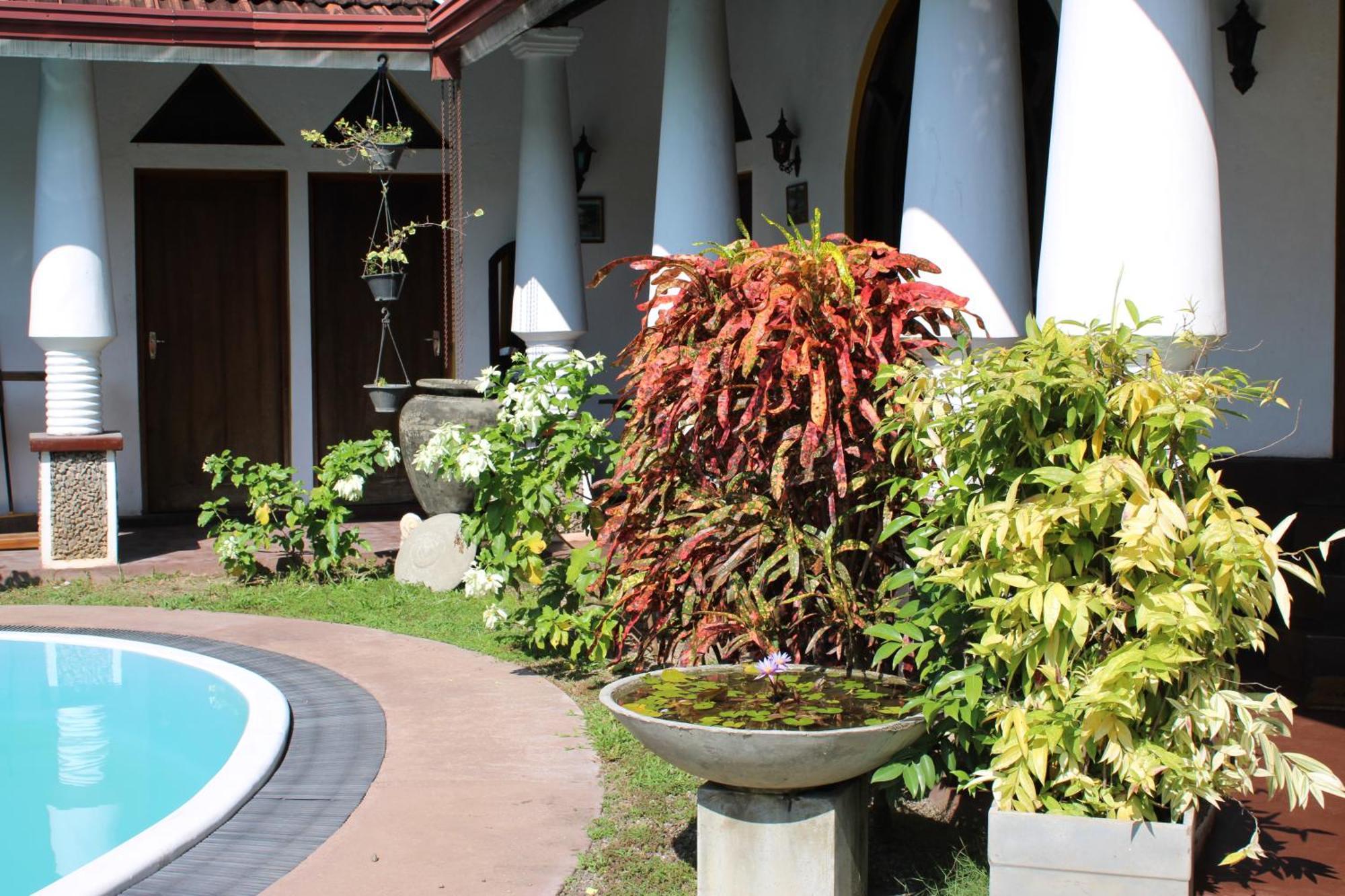 Olideb Gedara Hotell Negombo Exteriör bild